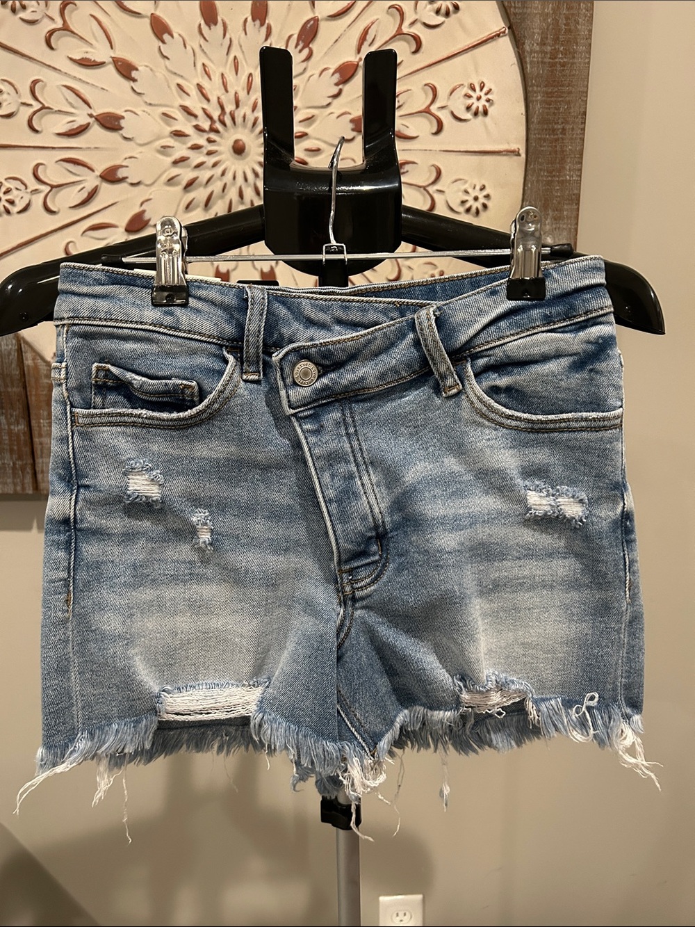 Lovervet Woman’s NWT asymmetrical: Distressed Jean Shorts Size Small